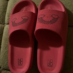 I’m selling these shoes